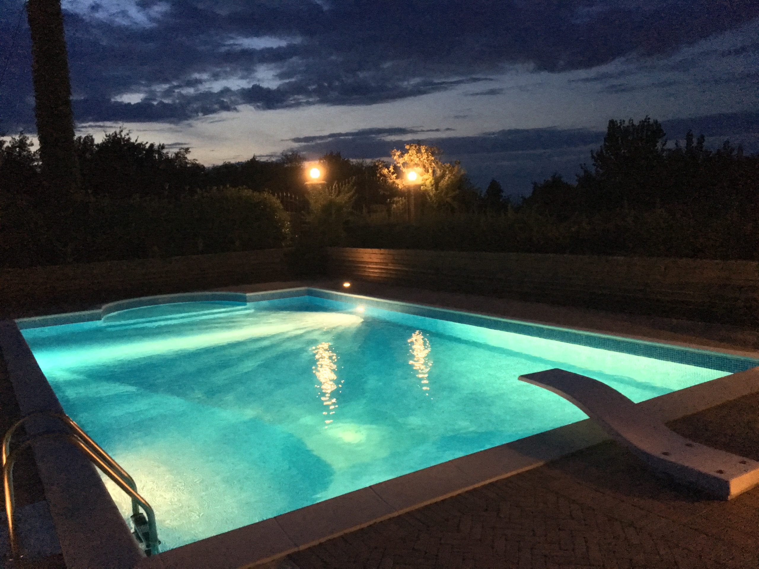 foto piscina notte